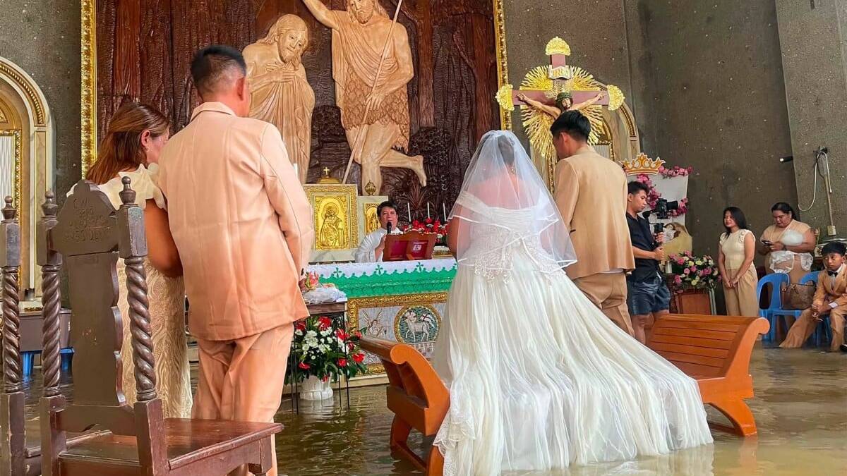 Philippine couple married in hip-deep floodwaters