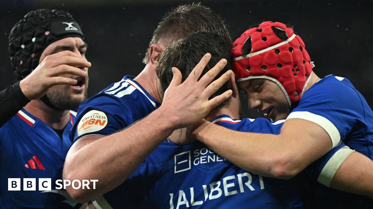 Ruthless France thrash Irish in Six Nations opener