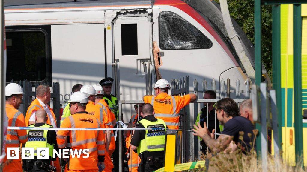 Derailed Essex train leads to travel chaos