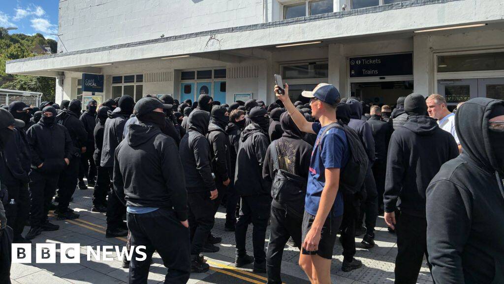 Police slow to respond to Dover protest, says council boss