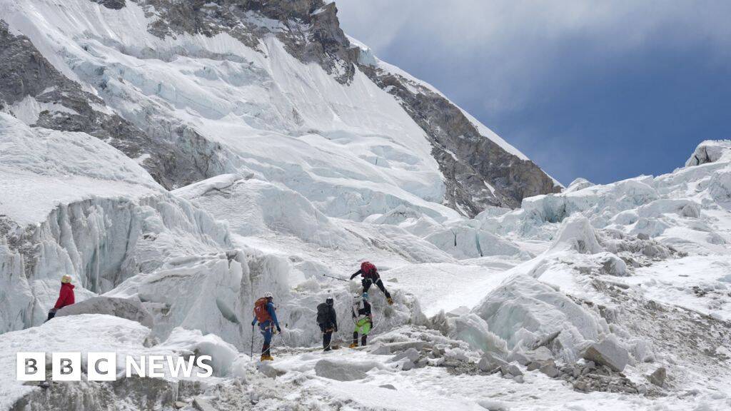 Chunk of glacier blocks route up Everest in peak climbing season