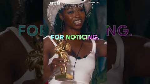 The winner of the fashion award makes her speech - BBC