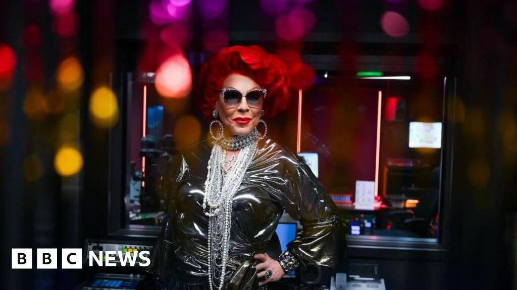 La Voix drops out of Strictly after injury