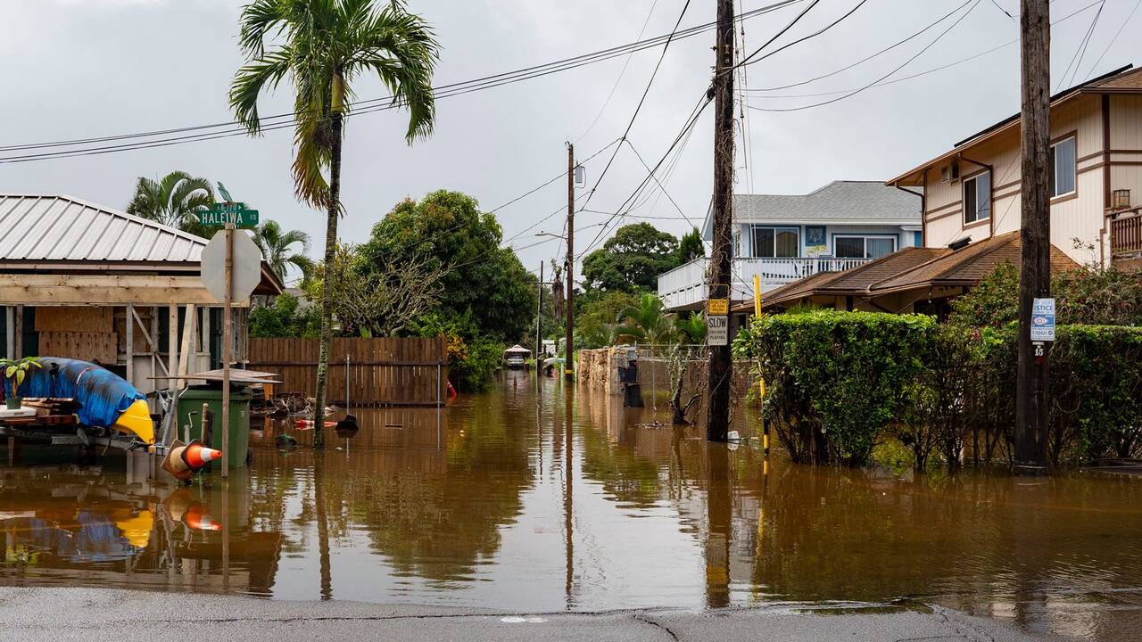 Hawaii suffers worst flooding in 20 years as residents told to 'LEAVE NOW'
