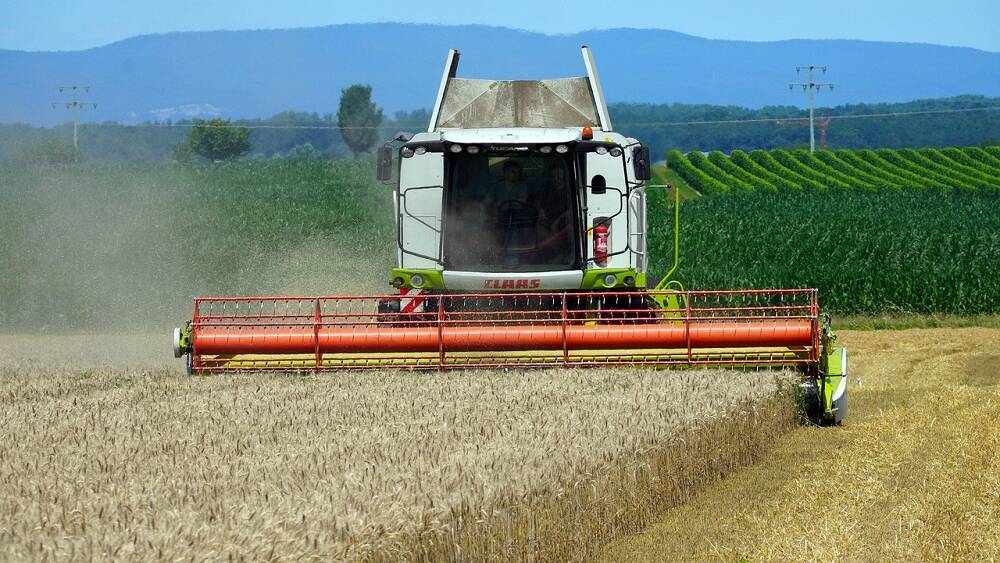 Trump to unveil $12 billion aid for farmers hit by trade war