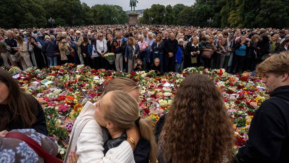 Norway mourns King Harald as crowds gather at royal palace