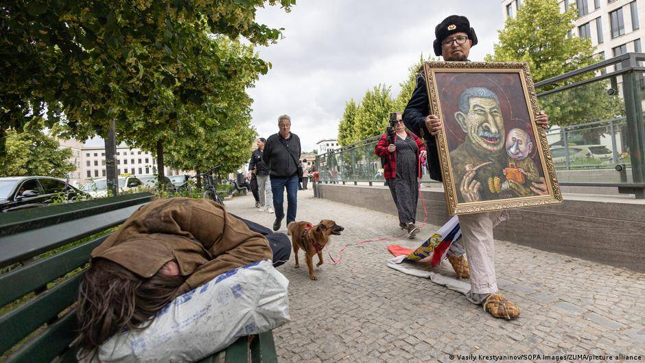 Poland: Arrest after Russian artist and Putin critic killed