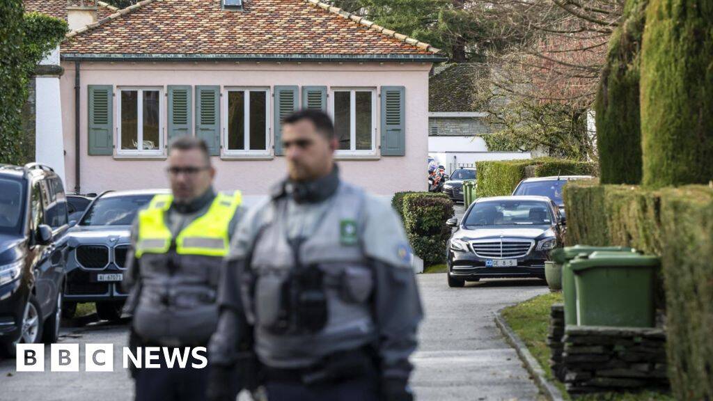 US and Iran to hold talks as pressure for nuclear deal builds