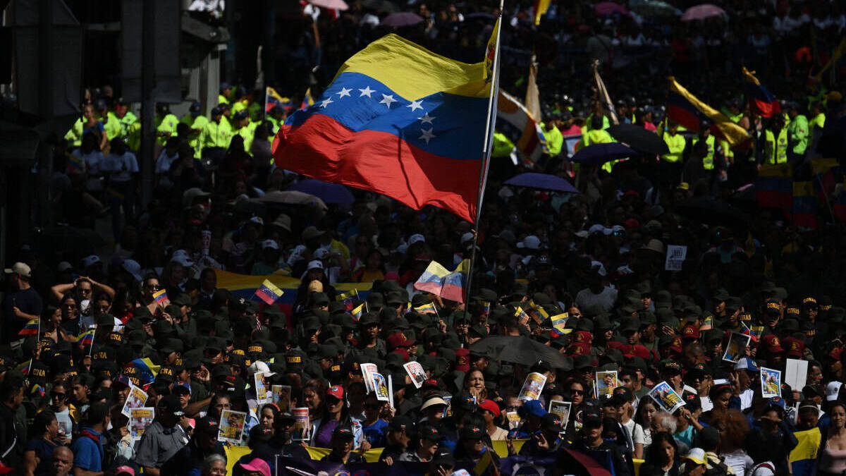 Trump says Venezuela to hand over oil stocks worth billions