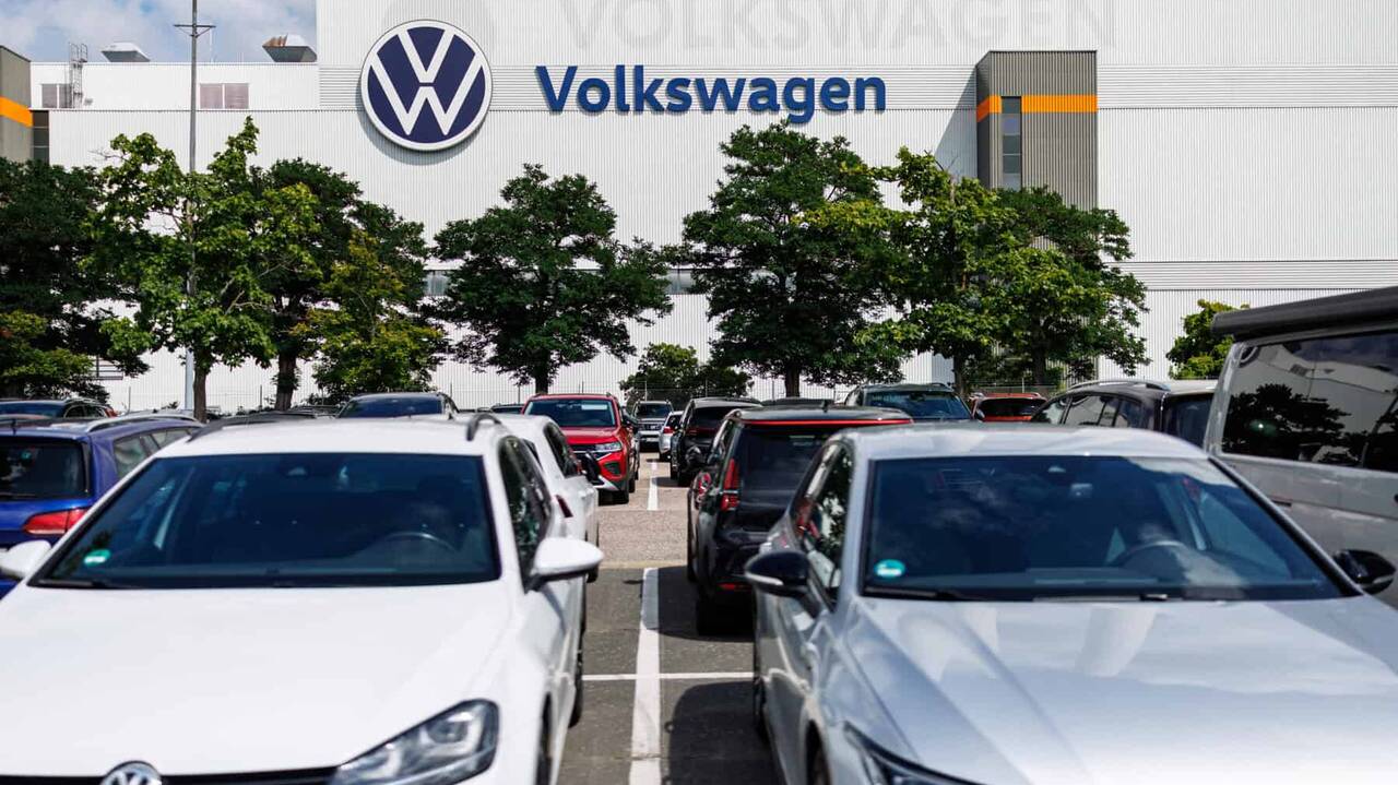 VW workers in Germany blast management ahead of crunch talks