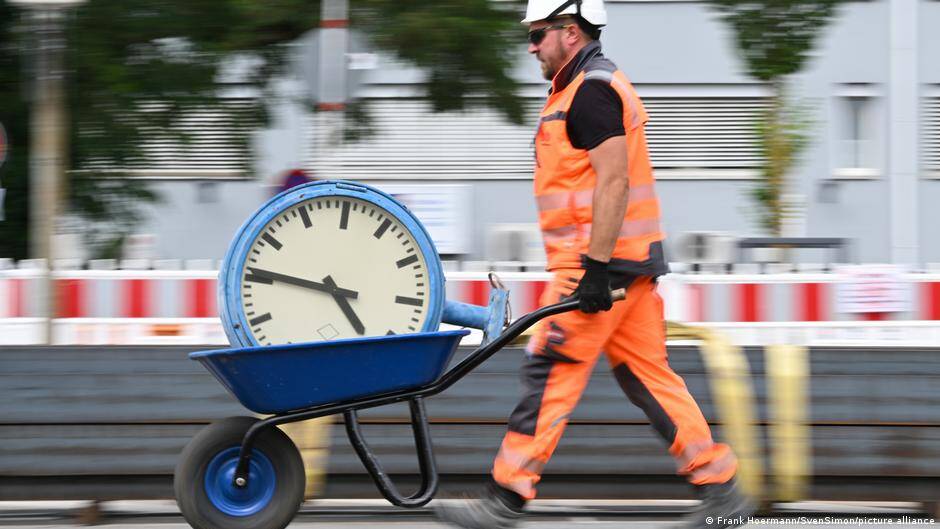 Why Germany's Deutsche Bahn will face delays for many years