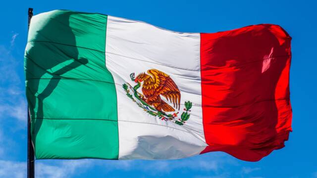 Mexico pyramid gunman kills Canadian tourist, wounds six