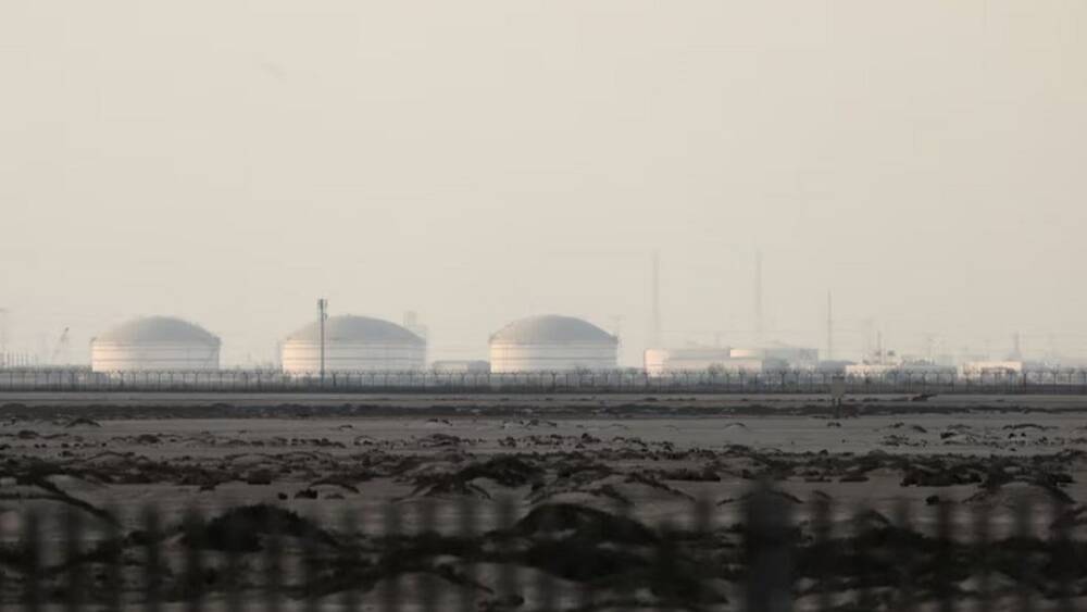 Qatar LNG tanker exits Hormuz, first in three weeks