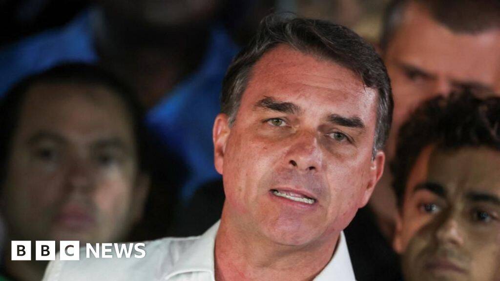 Fl&aacute;vio Bolsonaro's passports cancelled after he fails to surrender them