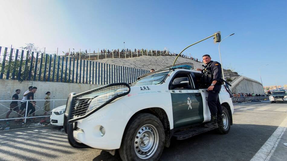 Migrants break through border into Spain&rsquo;s Ceuta, military called in