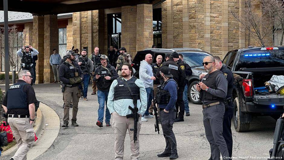 Police respond to 'active shooter' at Detroit-area synagogue