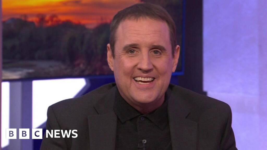 Peter Kay show evacuated due to 'suspicious bag'