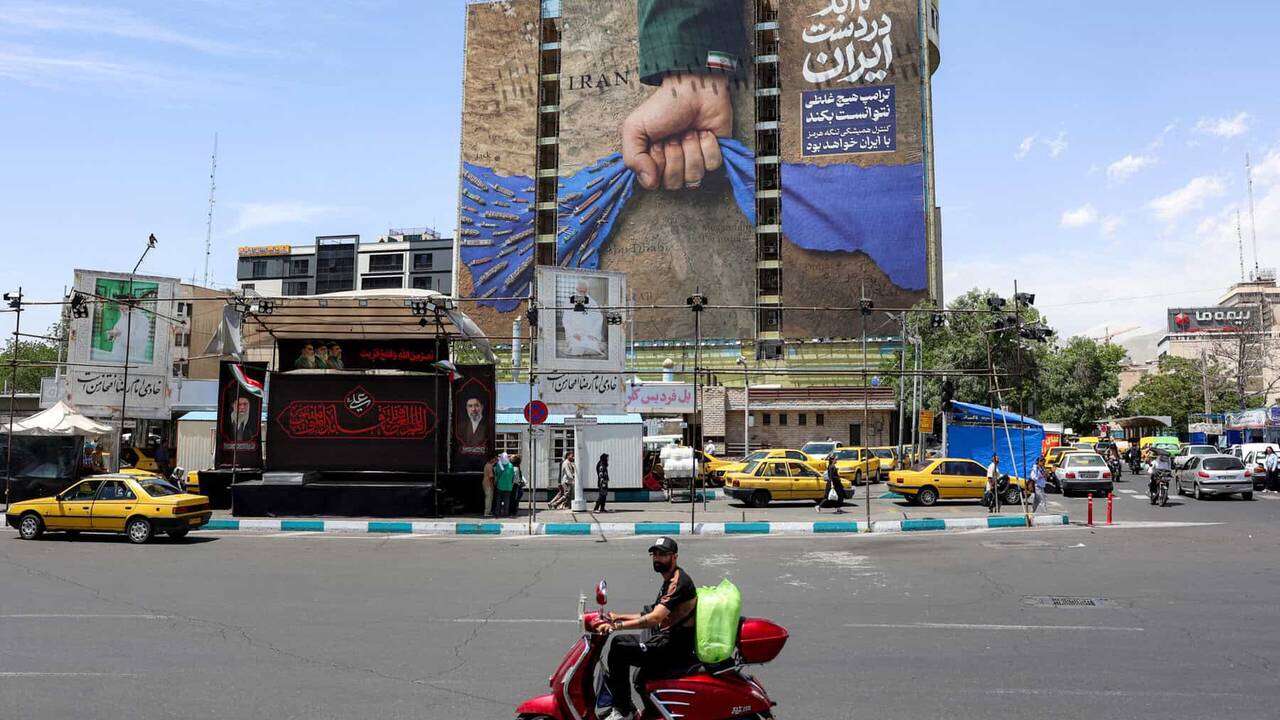 Trump threatens &lsquo;higher level&rsquo; bombing of Iran if deal not agreed