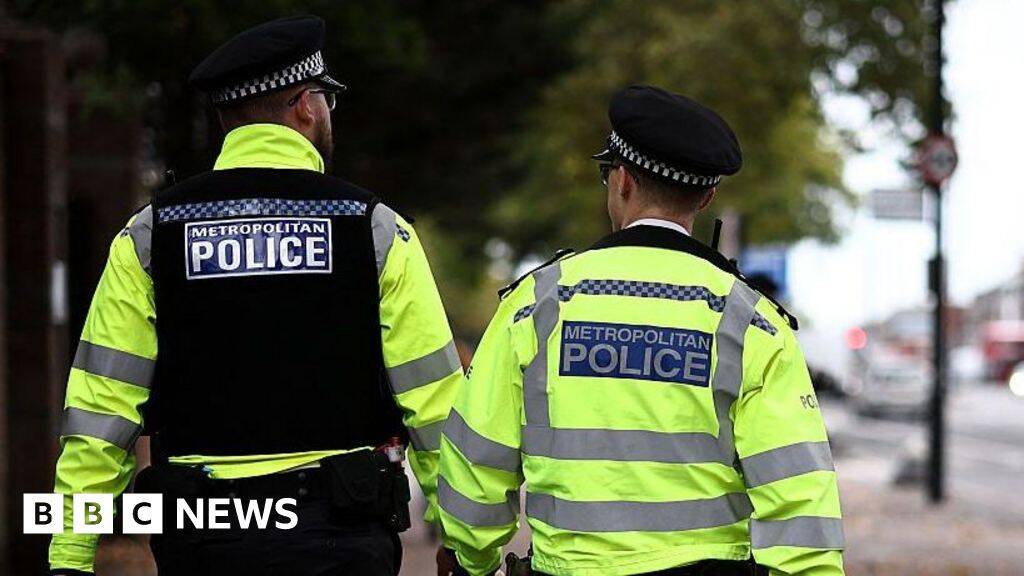 Five arrested for inciting racial hatred outside Jewish group's headquarters, says Met