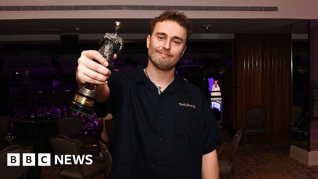 Sam Fender, Rosal&iacute;a and Jacob Alon win Ivor Novello Awards