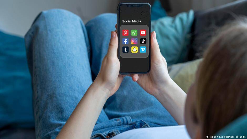 EU experts urges social media restrictions for kids under 13