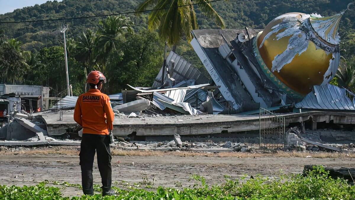 &lsquo;Nowhere to run&rsquo;: Indonesian quake survivors plead for help