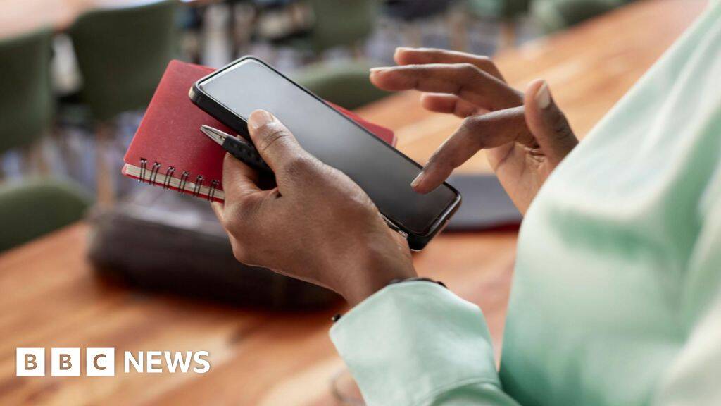 Government drops plans for mandatory digital ID to work in UK