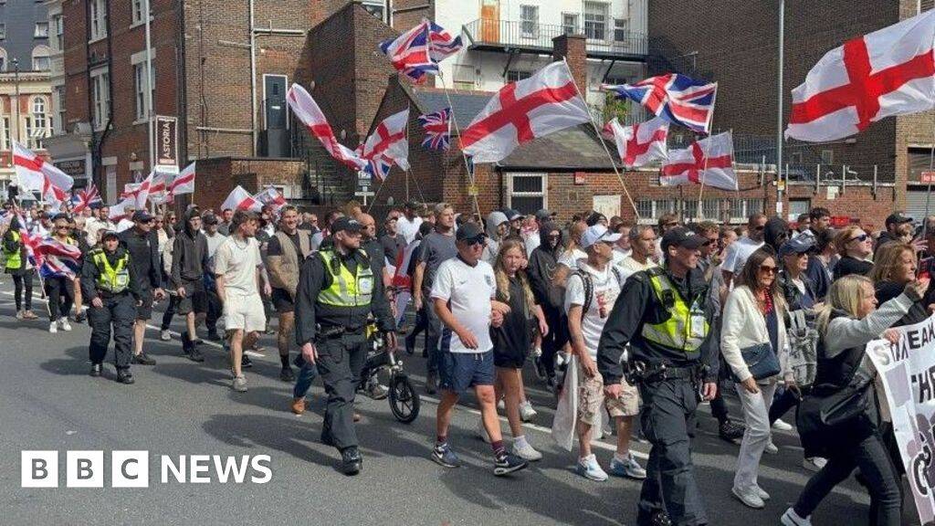 Rival protests in Portsmouth as face masks banned