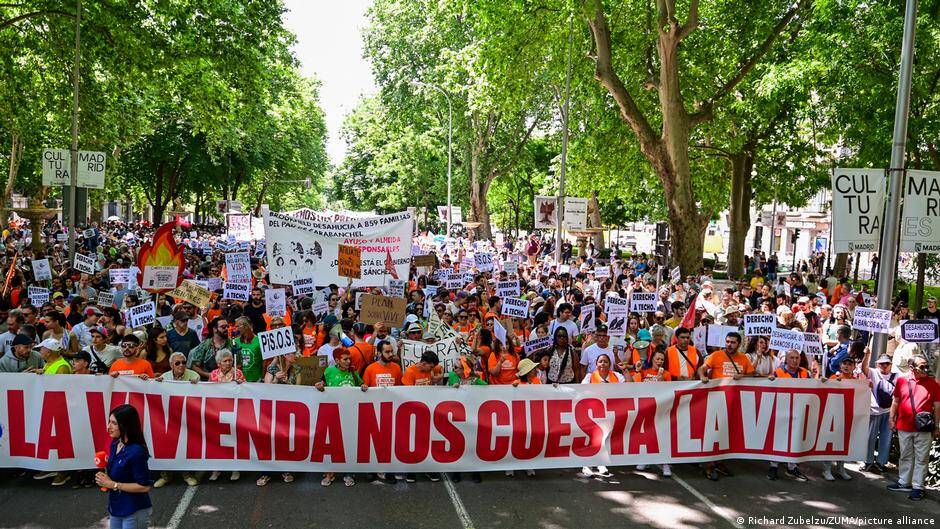 Madrid protestors target rising rents and housing shortage