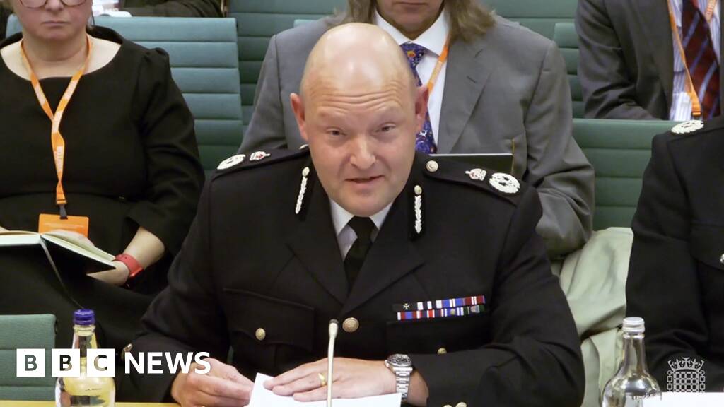 Minister 'horrified' police chief still in job