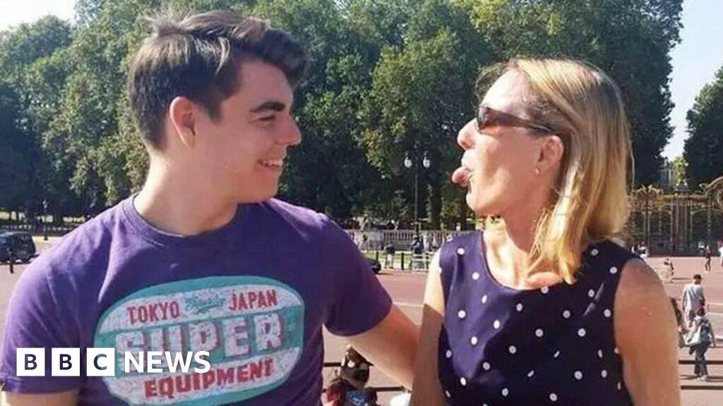 NHS staff investigated over access to dead teenager's medical records