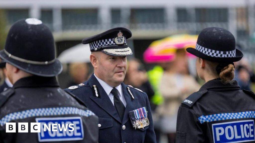 Police chief retires over Israeli fans ban row