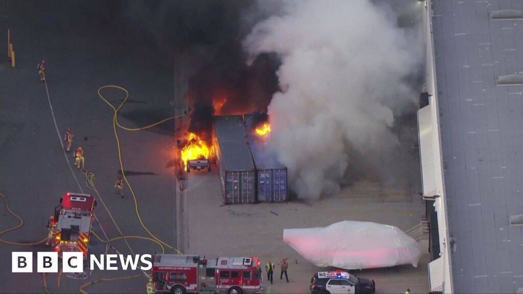 Three dead in Los Angeles news helicopter crash