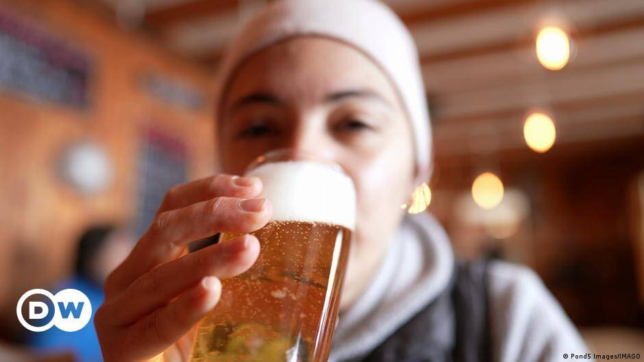 Young Czechs drink less beer, but risk other addictions