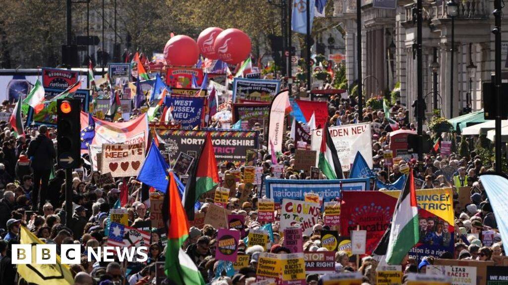 Thousands gather for anti far-right march in London