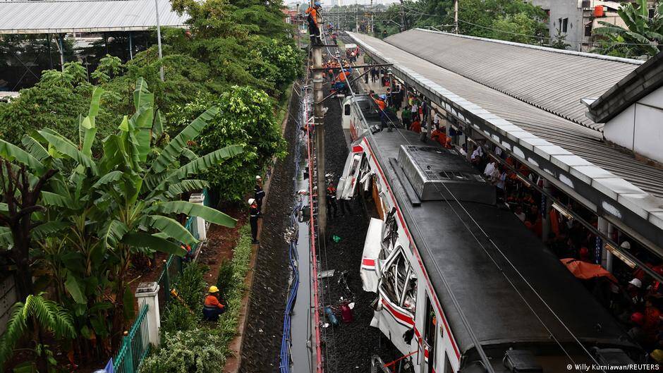 Indonesia: Many killed in train collision near Jakarta