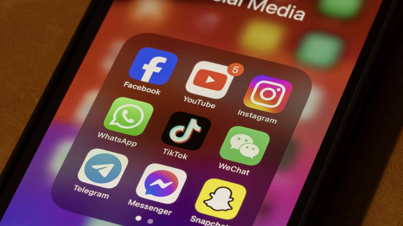 EU to limit children&rsquo;s access to social media &ndash; gradually