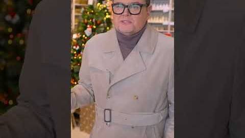 Alan Carr's unhinged Christmas shop - BBC