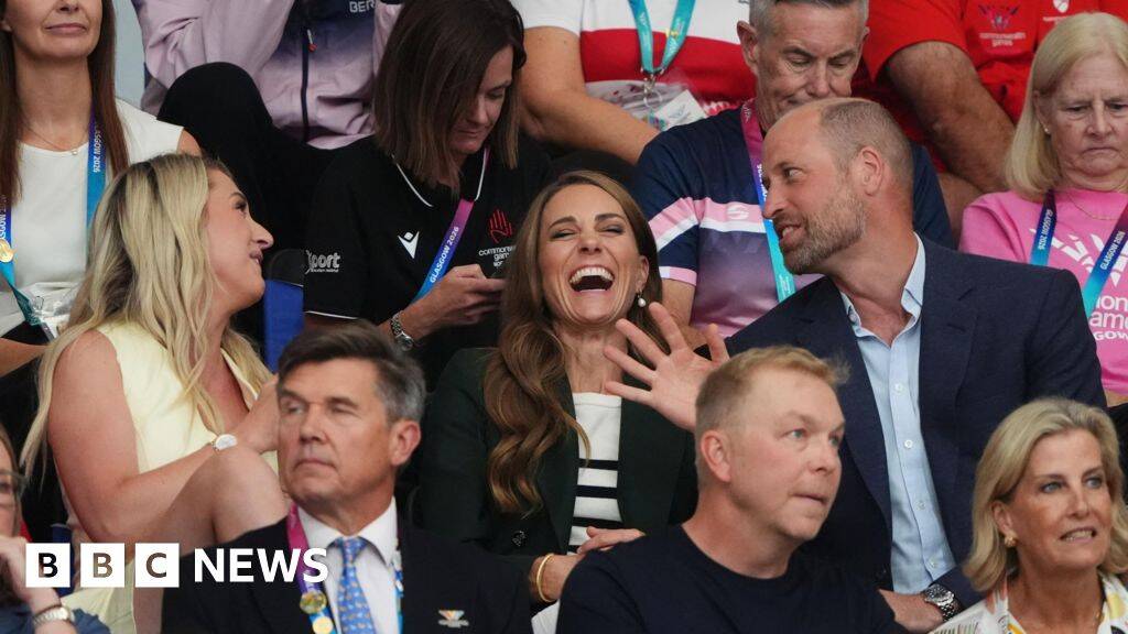 William and Kate bring children to Commonwealth Games netball and cycling events