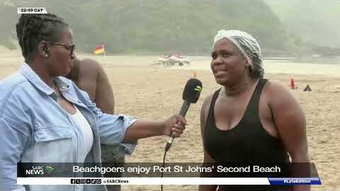 Eastern Cape | Beachgoers enjoy Port St Johns' Second Beach