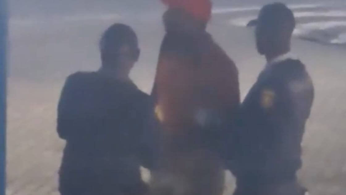 Video shows cops &lsquo;taking bribes&rsquo; at Park Station