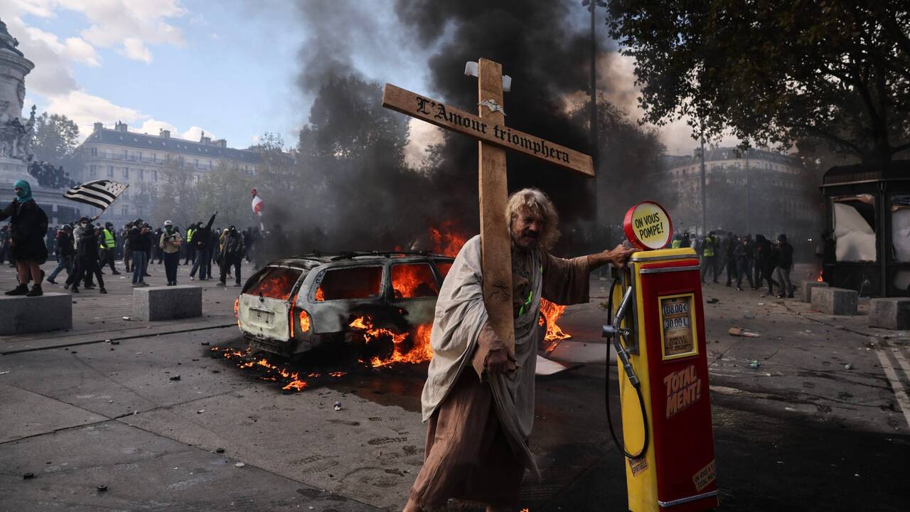 France considers curfews as cost-of-living protests turn violent