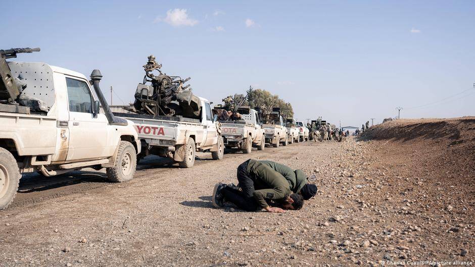 IS fighters flee prison as Syria's army clashes with SDF