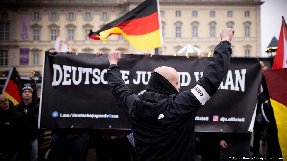 Berlin: Fighting the city's young far-right scene