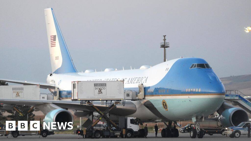 Members of Trump's cabinet remained on decoy plane, after Trump's quiet exit