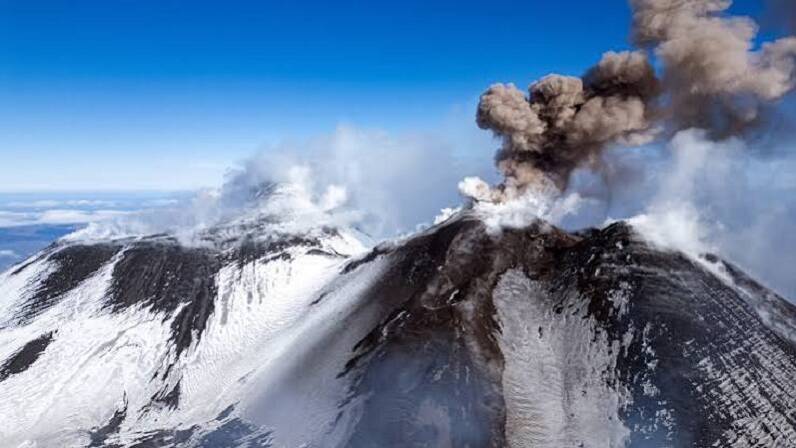 Flights remain suspended at Italian airport due to Mount Etna&rsquo;s ash