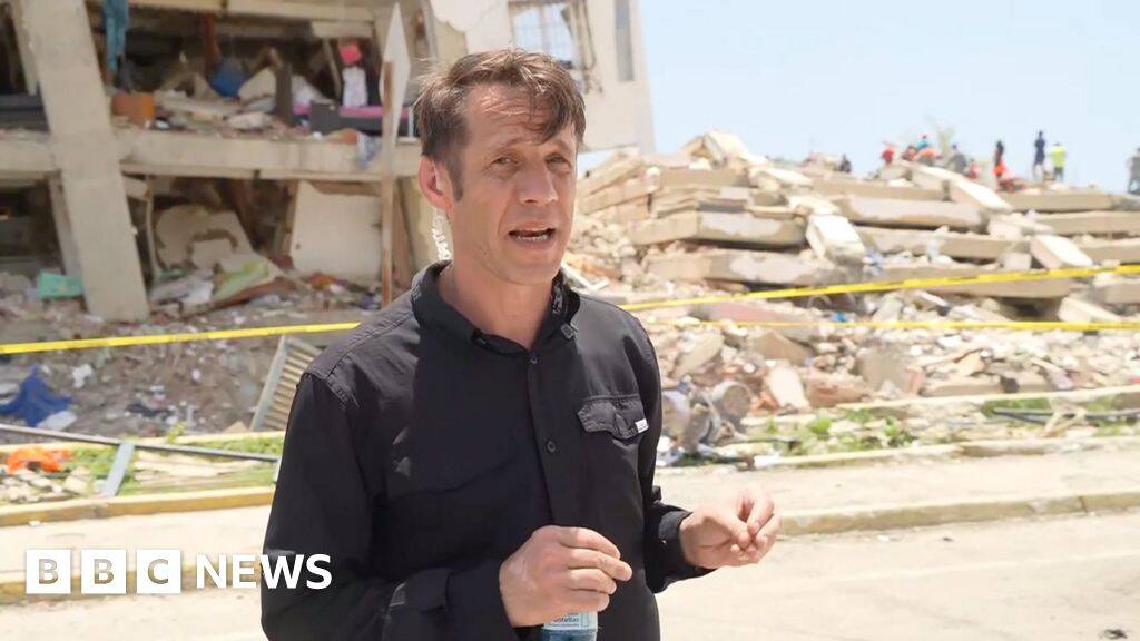 'Hoping beyond hope': Rescue efforts continue at collapsed La Guaira building