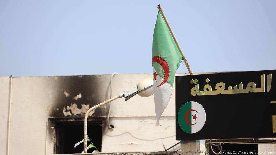 Algeria: Fire at orphanage kills 11, including children