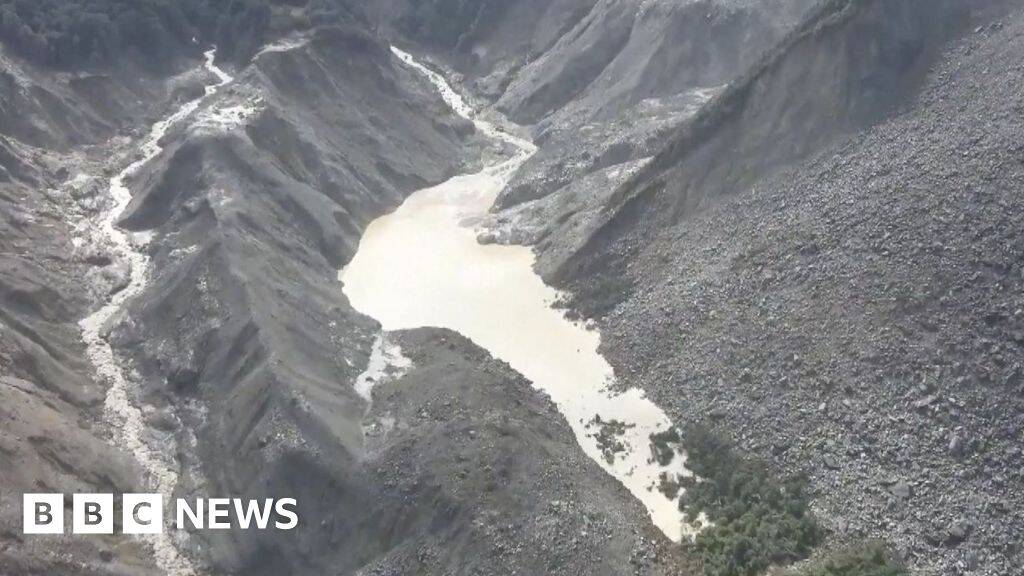 'High risk' of lake breaching and causing second flood, warns China