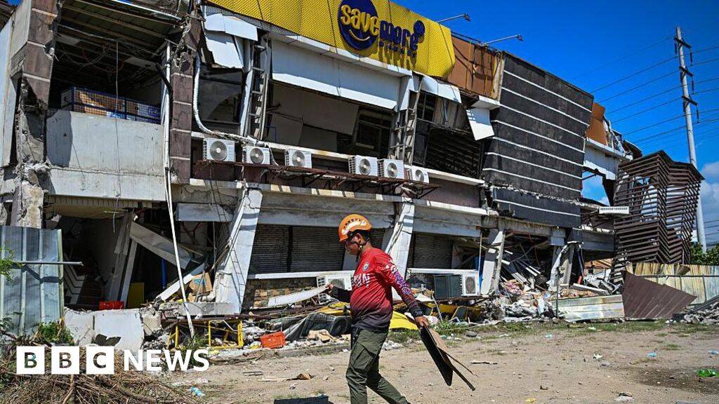Hundreds of aftershocks jolt Philippines as officials say death toll could rise